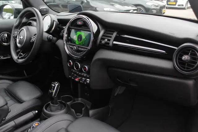 Mini Hatch view 11