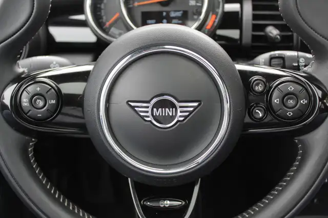 Mini Hatch view 27