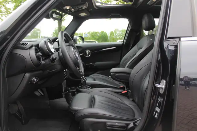Mini Hatch view 10
