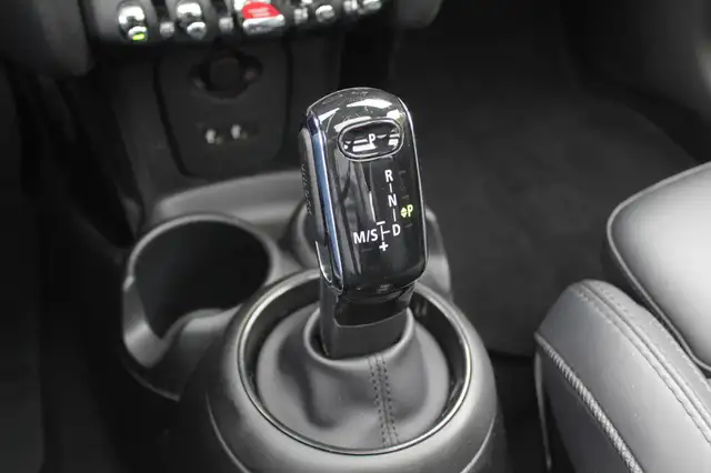 Mini Hatch view 25