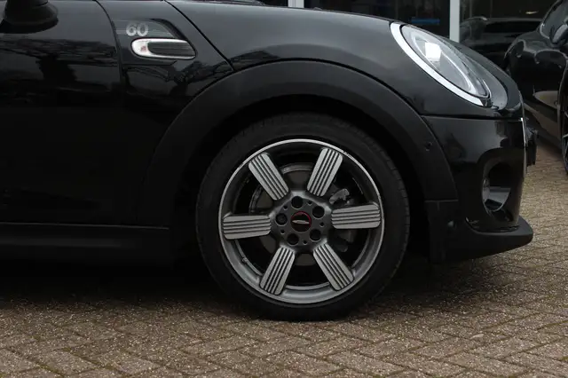 Mini Hatch view 12