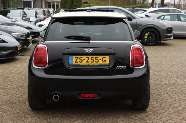 Mini Hatch view 13