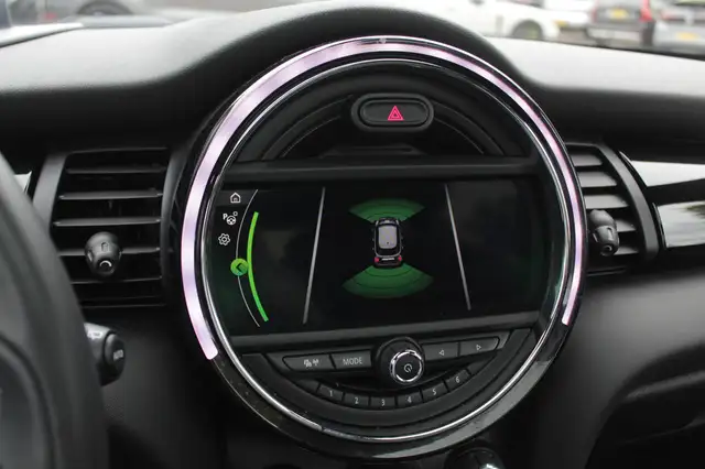 Mini Hatch view 18