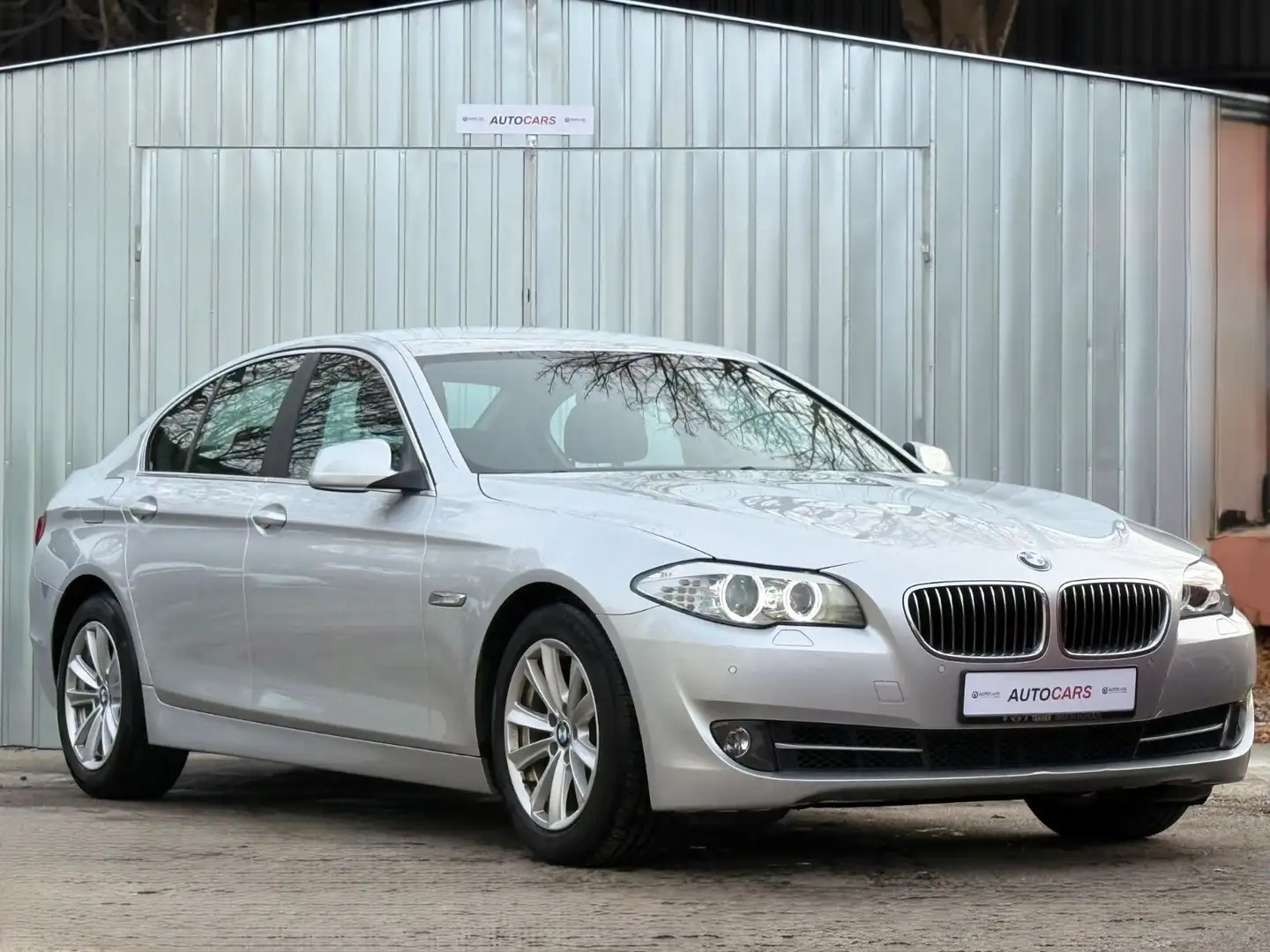 BMW 520 i Limousine /TEMPOMAT/BI-XENON/NAVI/PDC/MLTF Silber - 2
