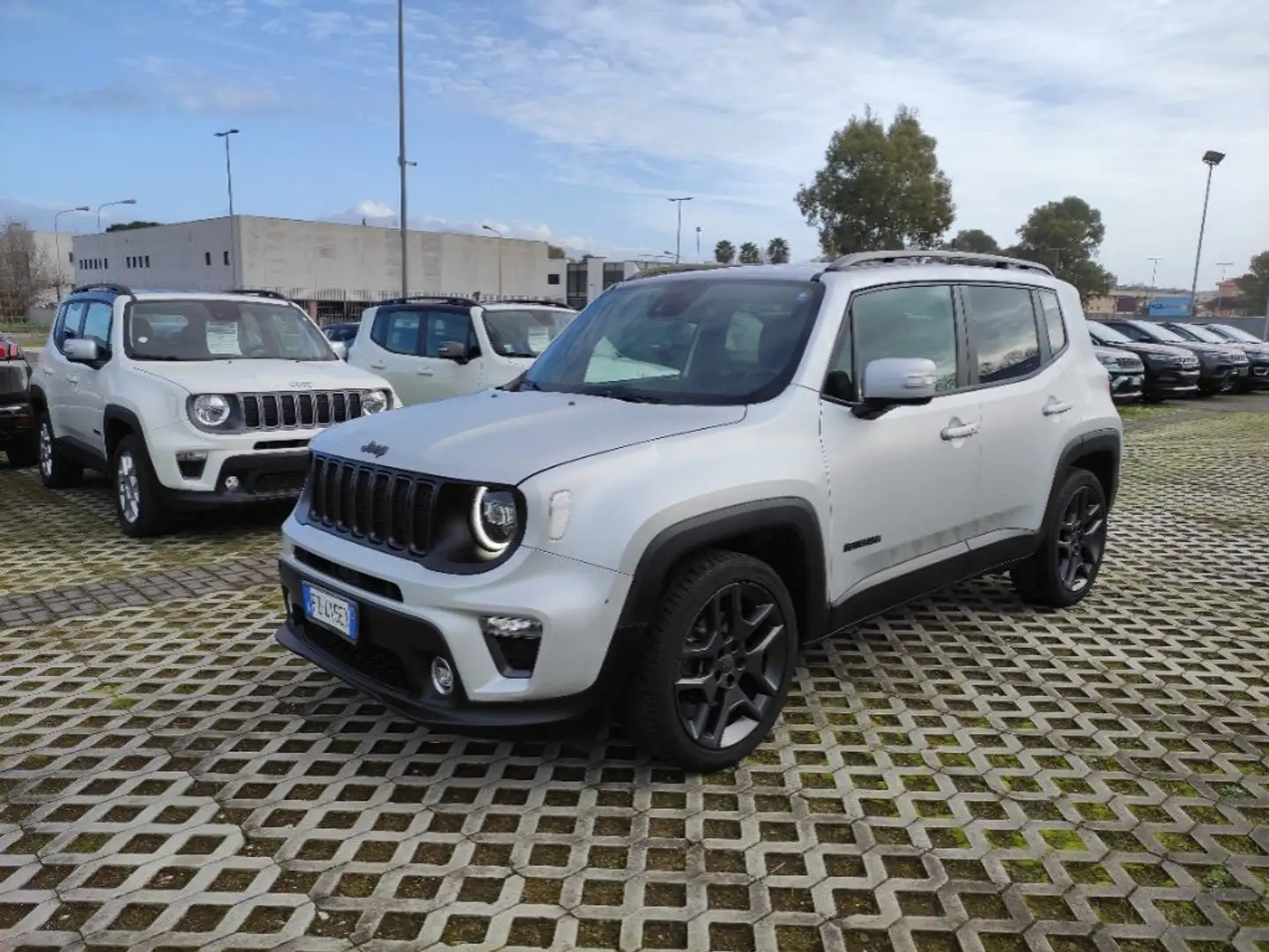 Jeep Renegade 1.3 T4 DDCT S Grijs - 1