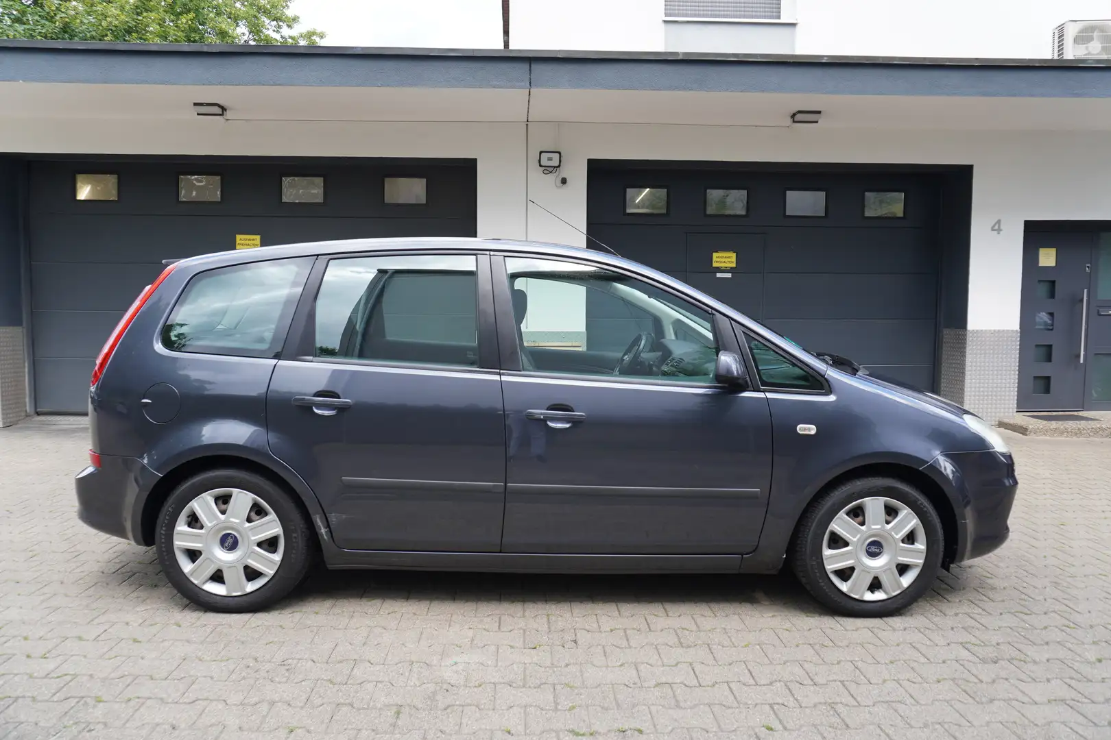 Ford C-Max 1.8 Style KLIMA+PDC+AHK+TEMPOMAT+SERVO Grijs - 2
