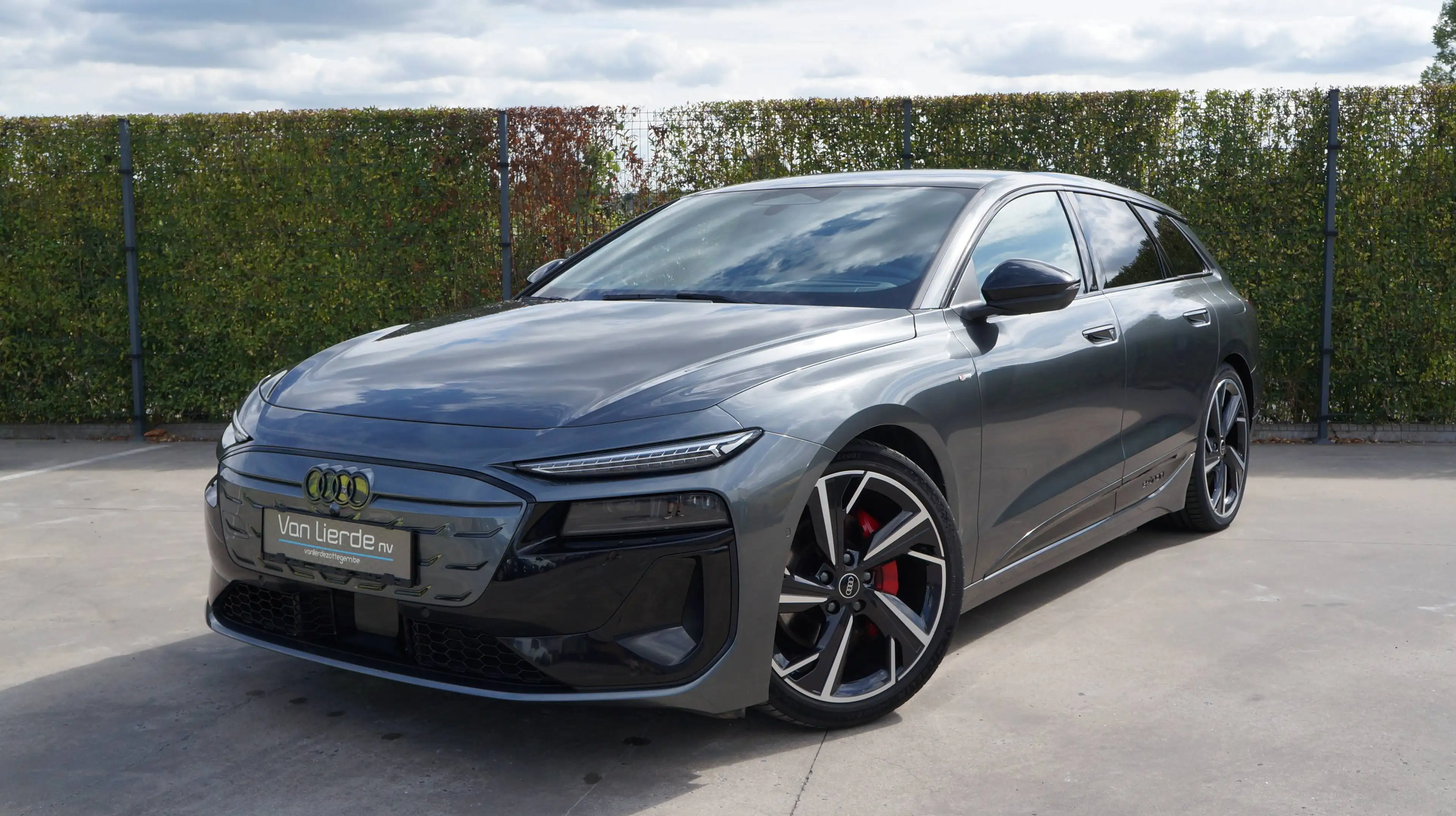 Audi A6 e-tron e-Tron 100 kWh Performance 367 Pk S-line Head up luchtvering pano dak Leder B&O 24m Garantie