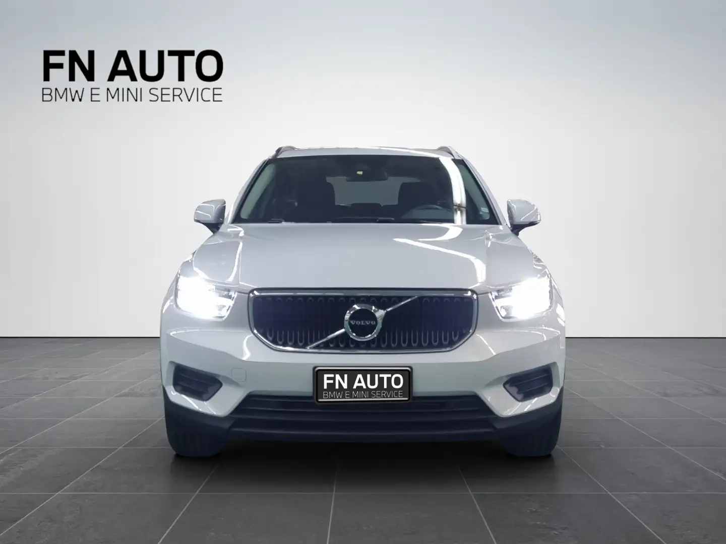 Volvo XC40 XC40 T2 automatico Core Grigio - 2