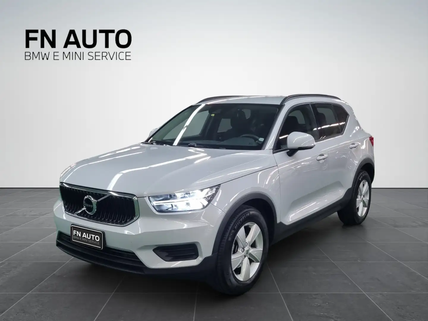 Volvo XC40 XC40 T2 automatico Core Grigio - 1