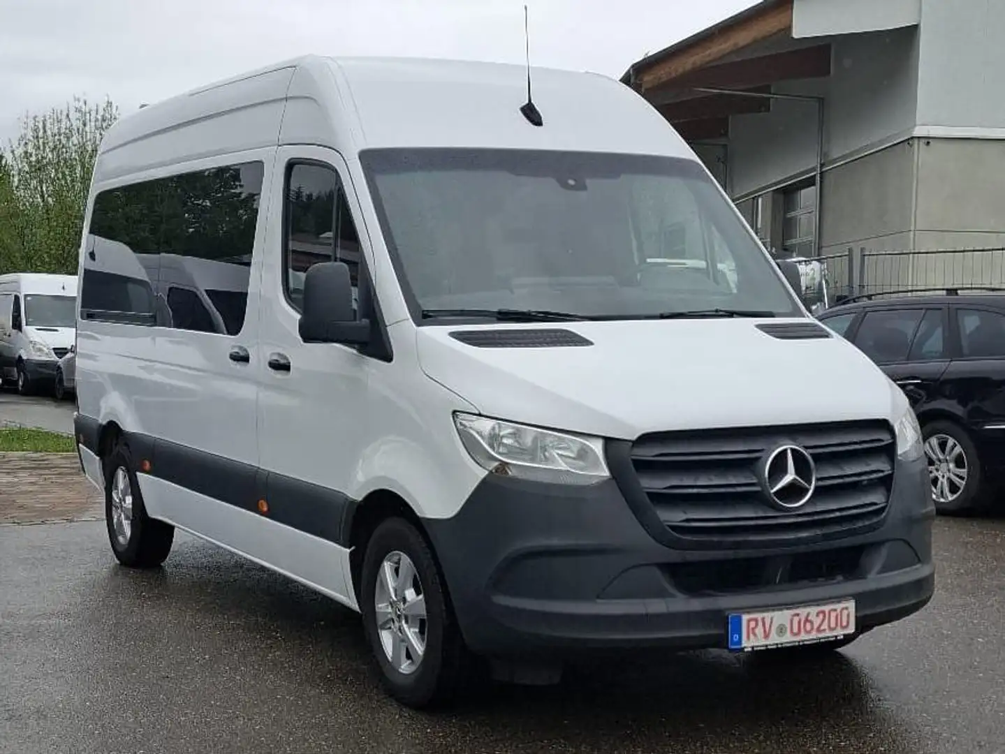 Mercedes-Benz Sprinter 211/214/216 CDI RWD L2 Tourer 8-Sitzer White - 2