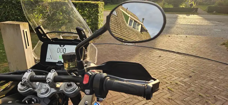 Triumph Tiger 900 - foto 8