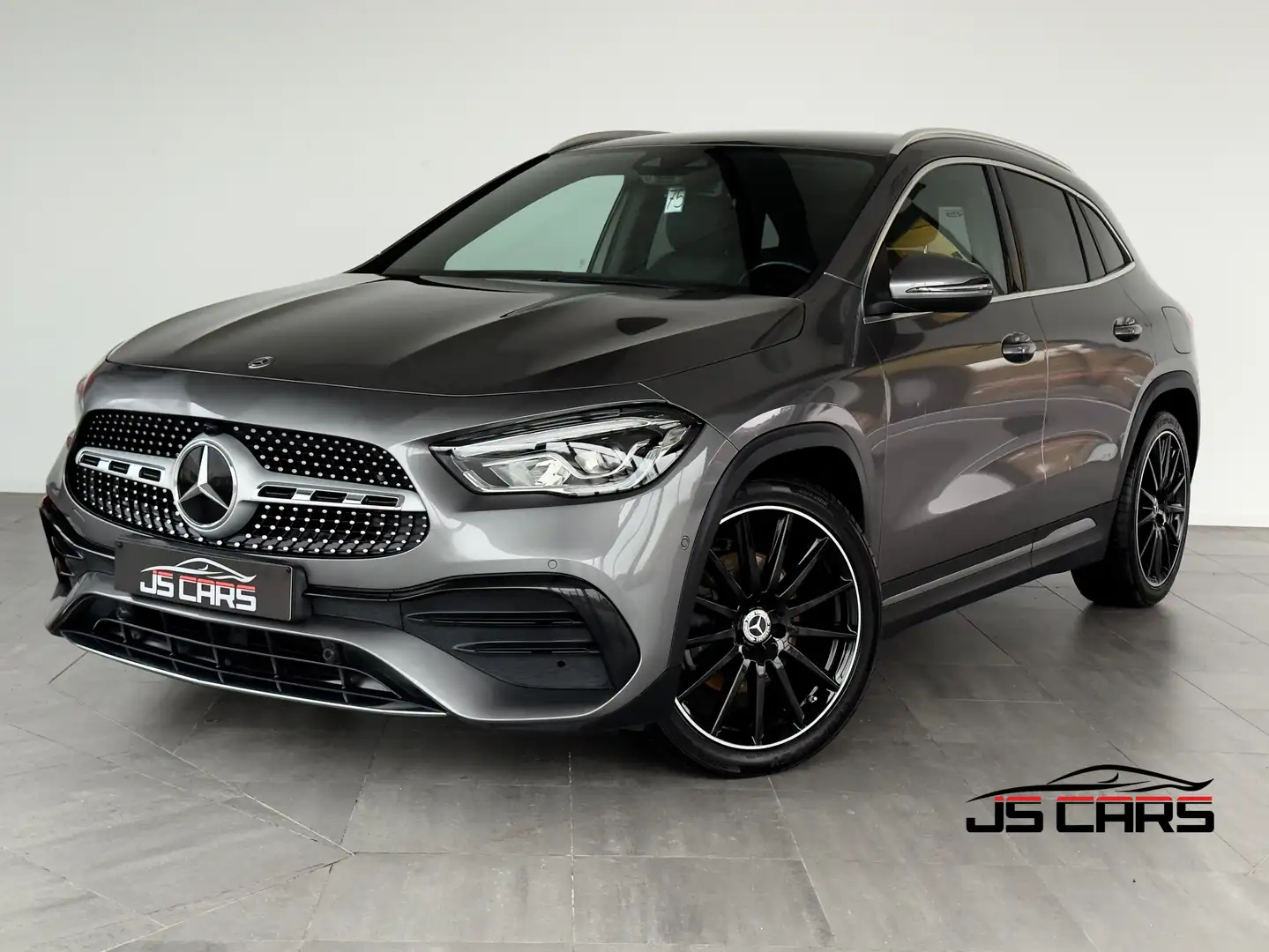 Mercedes-Benz GLA 200 dA PACK AMG-COCKPIT-PACK NIGHT-CAMERA-ALCANTARA Gris - 1