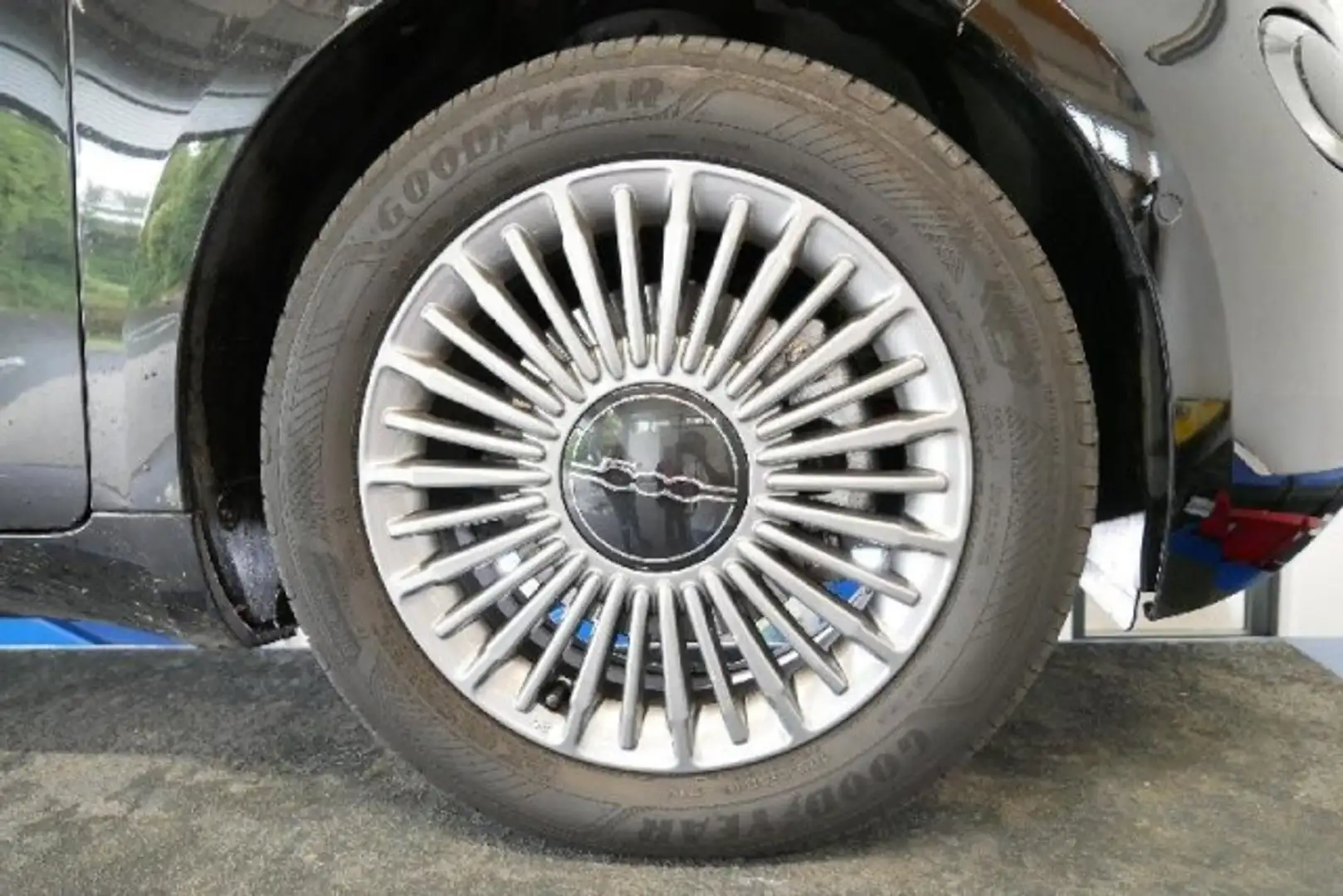 Fiat 500 e 3+1 - Komfort Paket, Style Paket uvm. Schwarz - 2