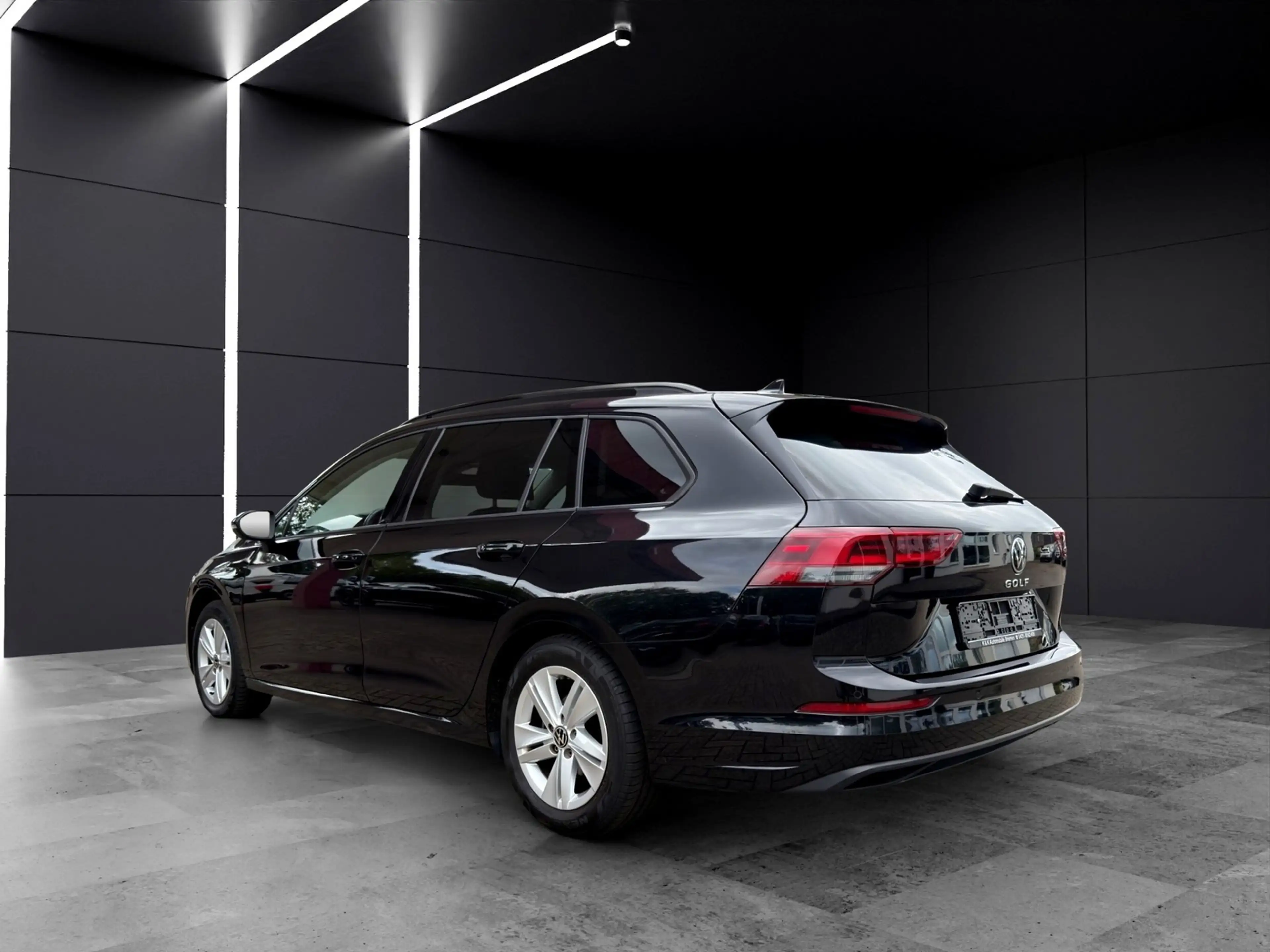 Volkswagen Golf VIII Life 2.0 TDI DSG NAVI/AID/LED/ACC/AMBI — photo 3