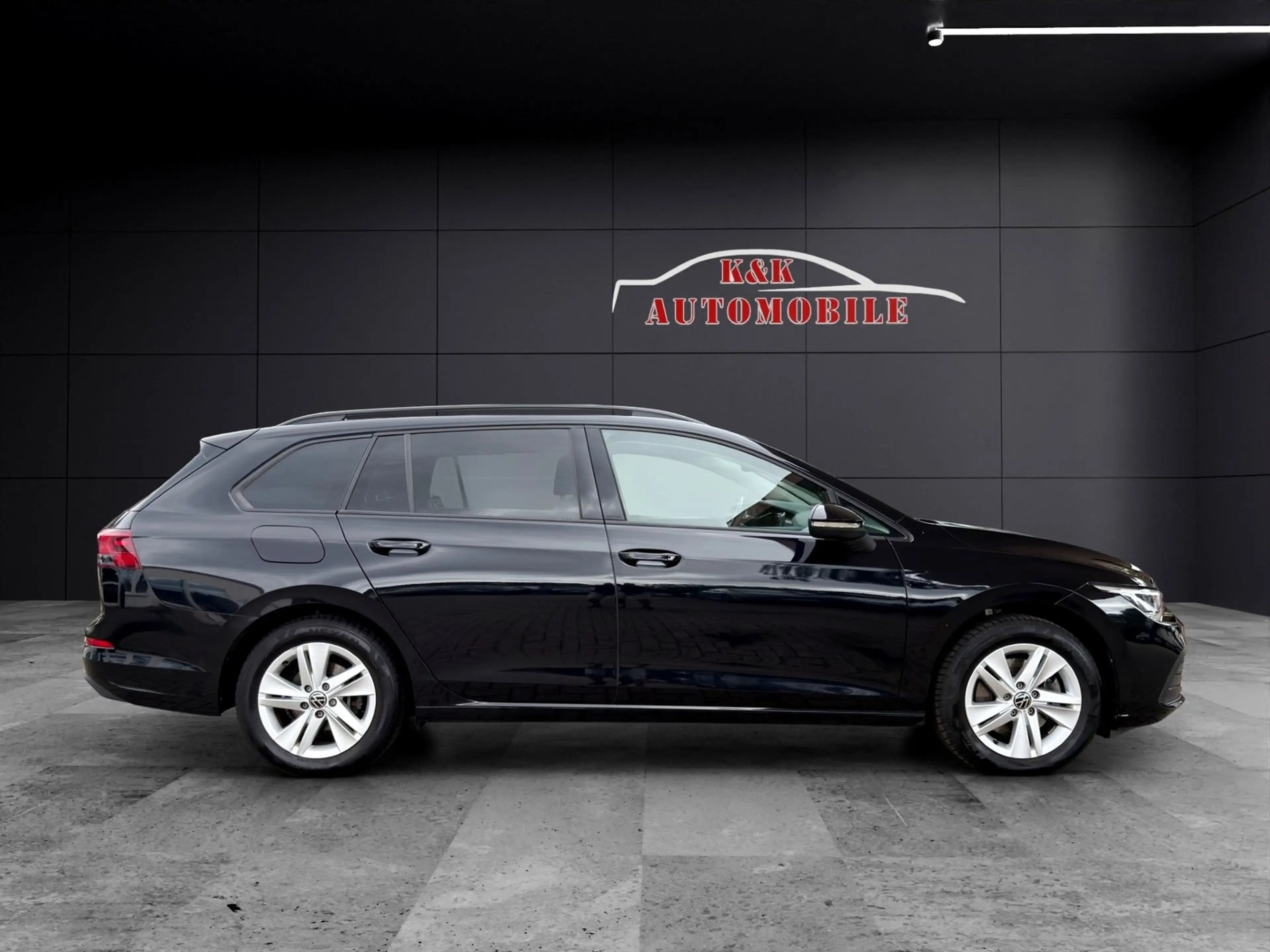 Volkswagen Golf VIII Life 2.0 TDI DSG NAVI/AID/LED/ACC/AMBI — photo 6