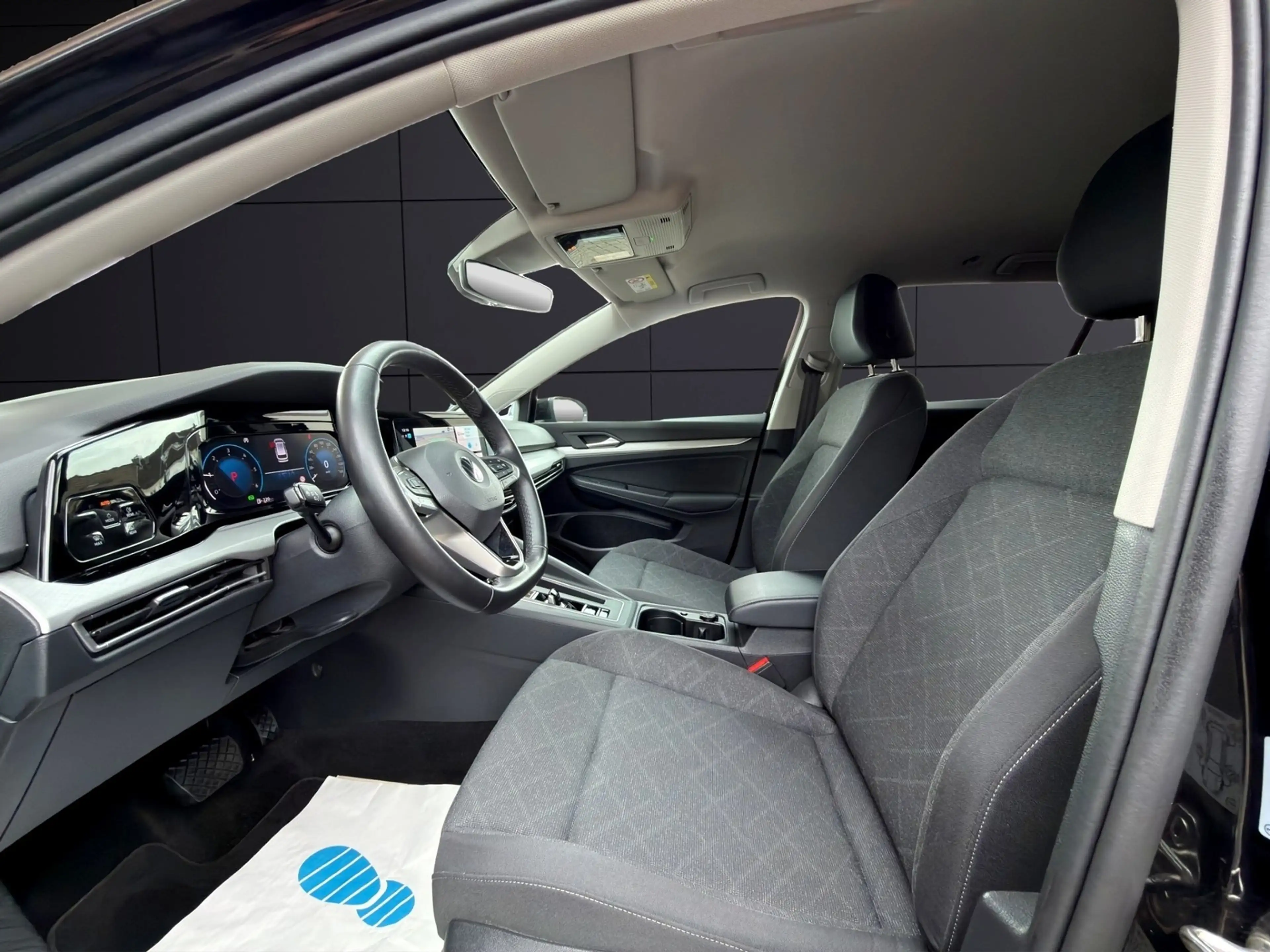 Volkswagen Golf VIII Life 2.0 TDI DSG NAVI/AID/LED/ACC/AMBI — photo 9