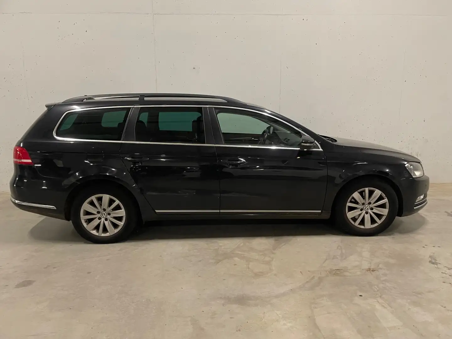 Volkswagen Passat Variant 2.0 TDI Comfortline BlueMotion Schwarz - 2