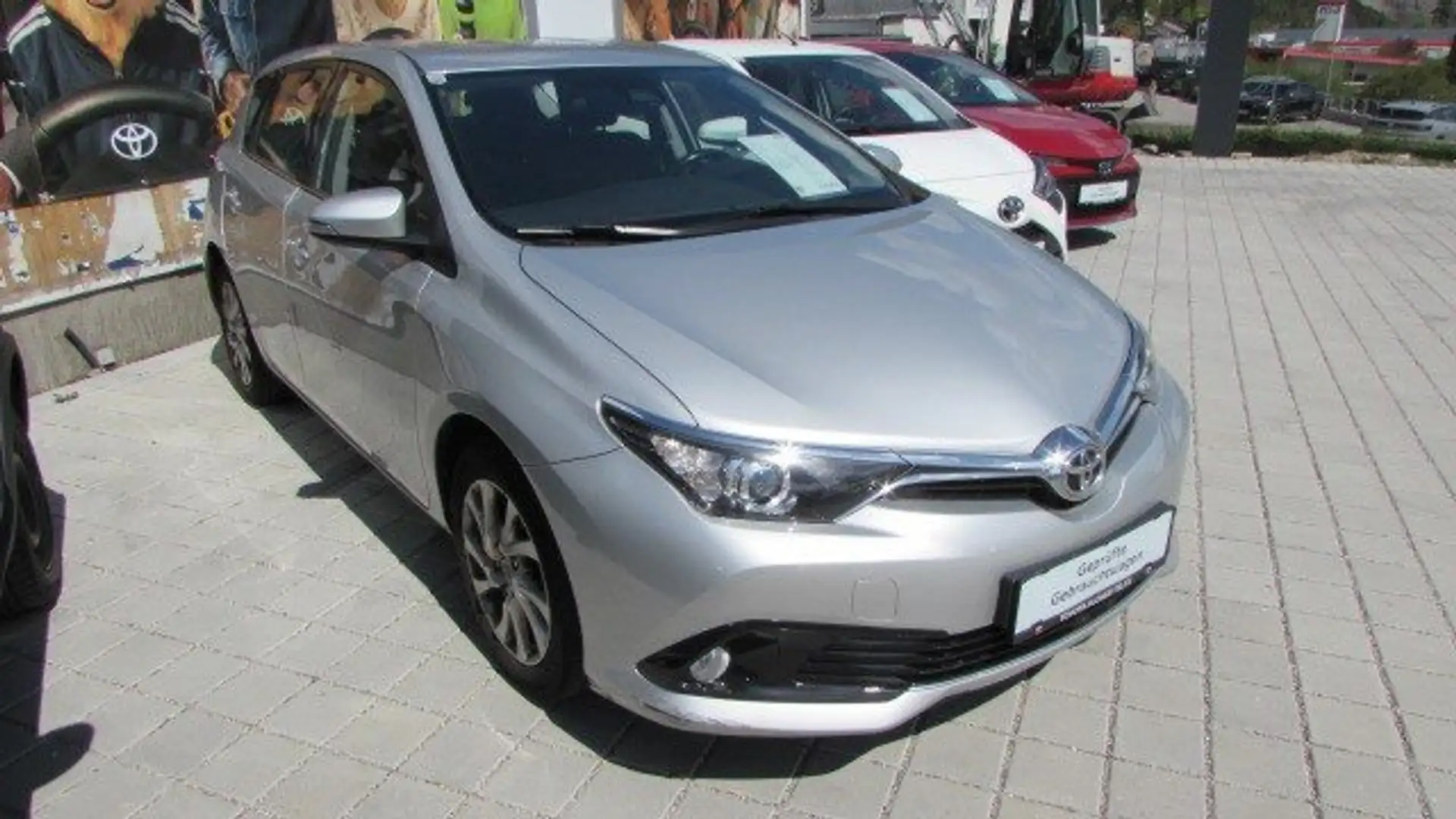 Toyota Auris 1,2 Turbo Active Silber - 1