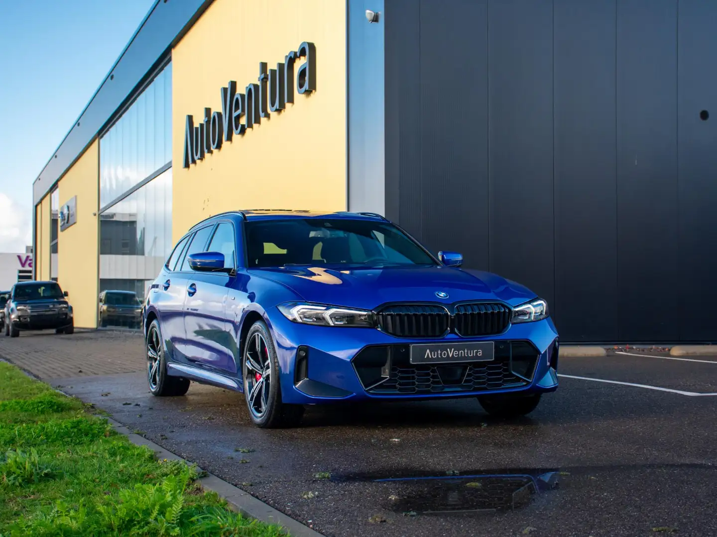 BMW 330 3-serie Touring 330e l Long Range l Trekhaak l M-s Bleu - 2