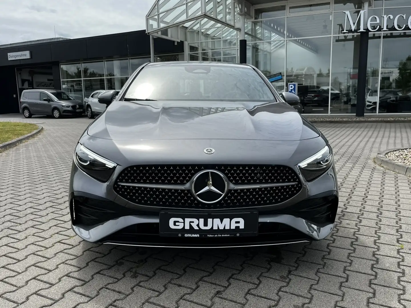 Mercedes-Benz A 200 A 200 d +AMG+Distronic+RüKa+DAB+KeyGo+Multibeam+ Grau - 2