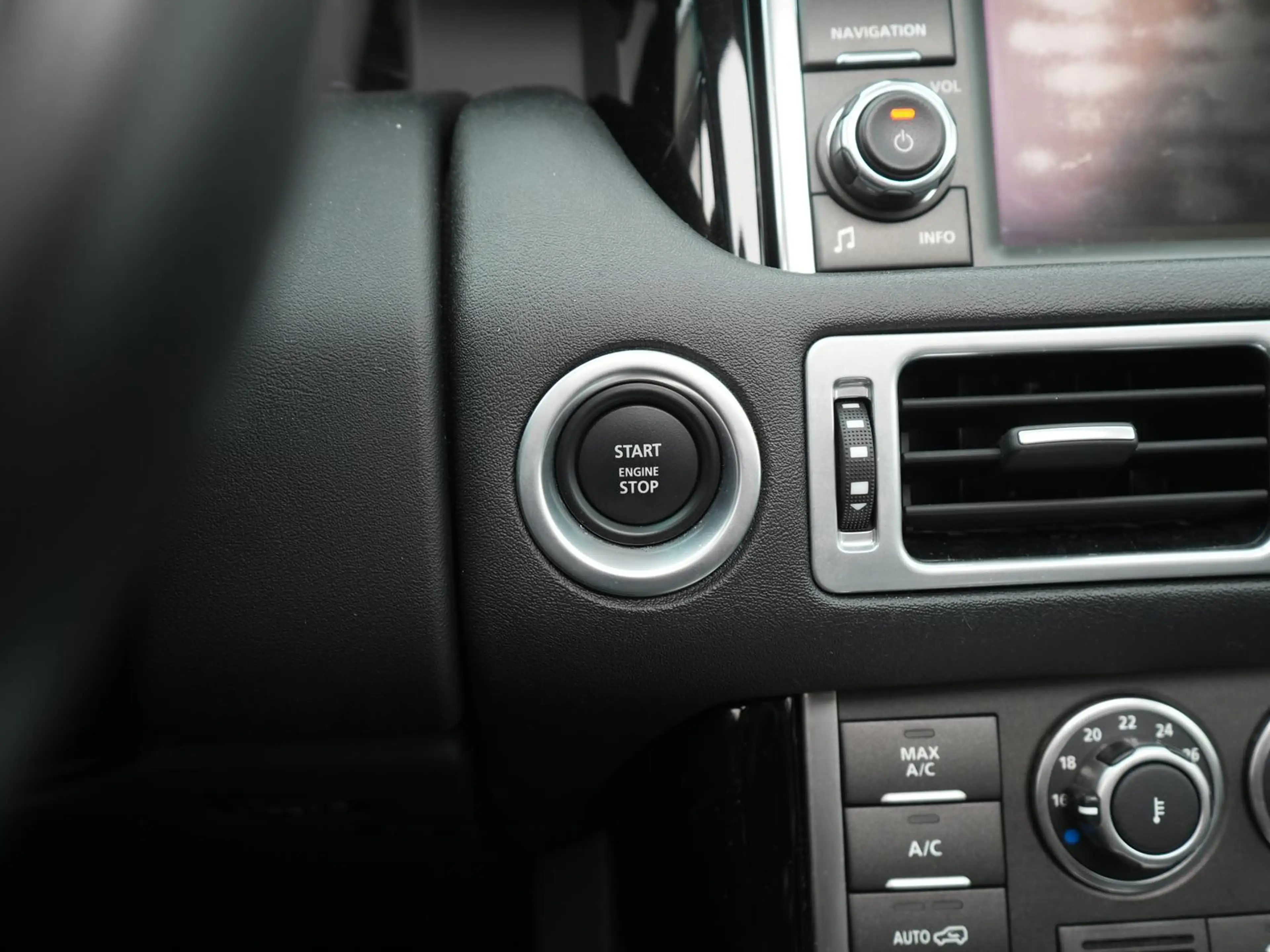 Land Rover Range Rover Vogue H&K,AHK,PANO,TOTW,TV,STAND, — photo 14