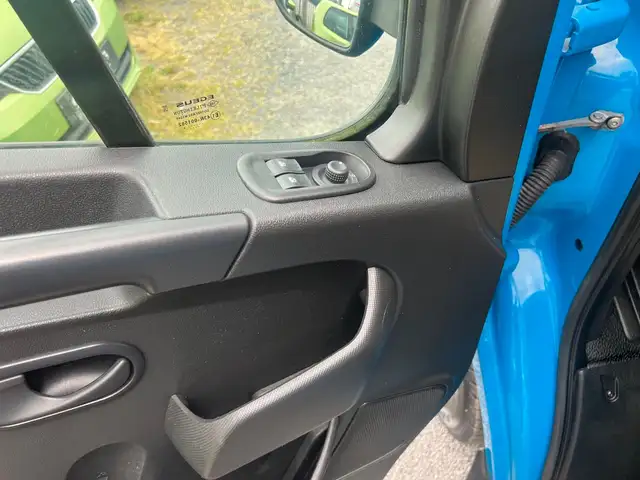 Opel Movano view 11