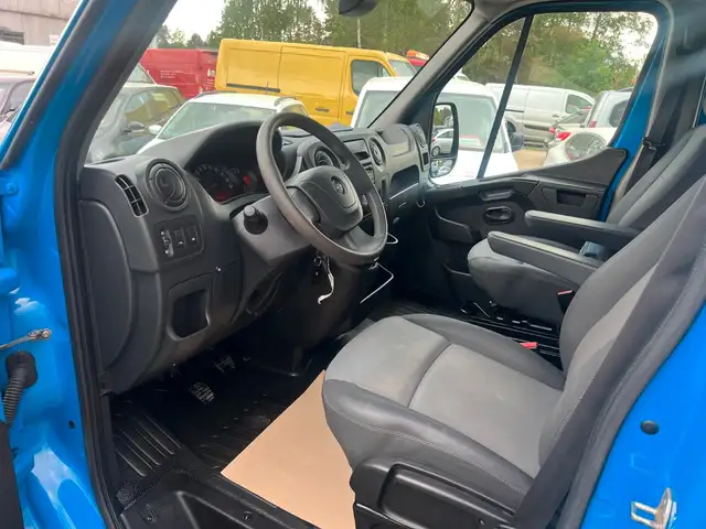 Opel Movano view 7