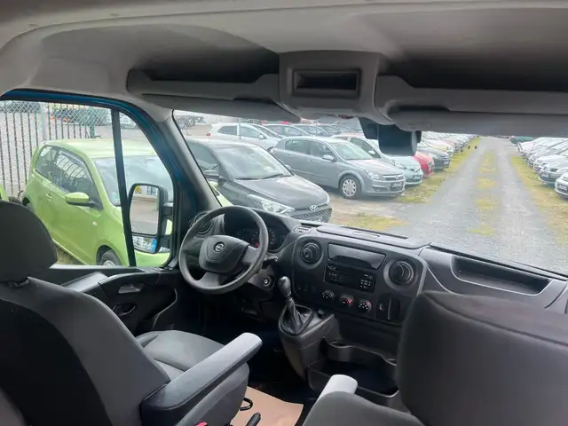 Opel Movano view 8