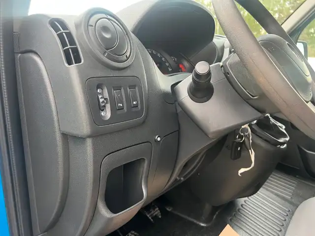 Opel Movano view 12