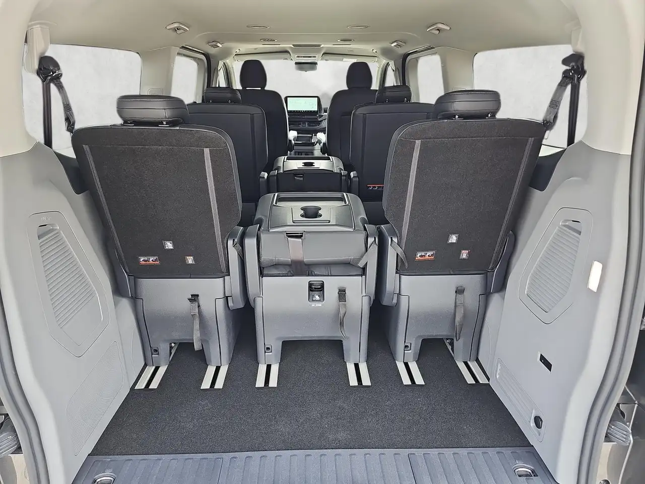 Ford Tourneo Custom 2.0 EB Autom Titanium X L2 AHK 15