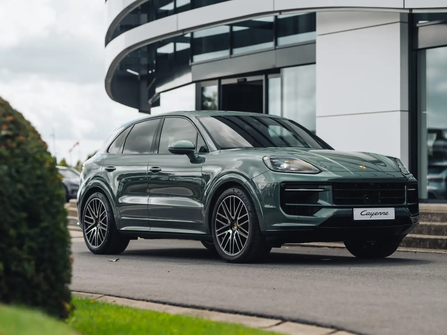 Porsche Cayenne Cayenne E-Hybrid| PTS | Bose | LuchtV | Pano | 360 Verde - 2