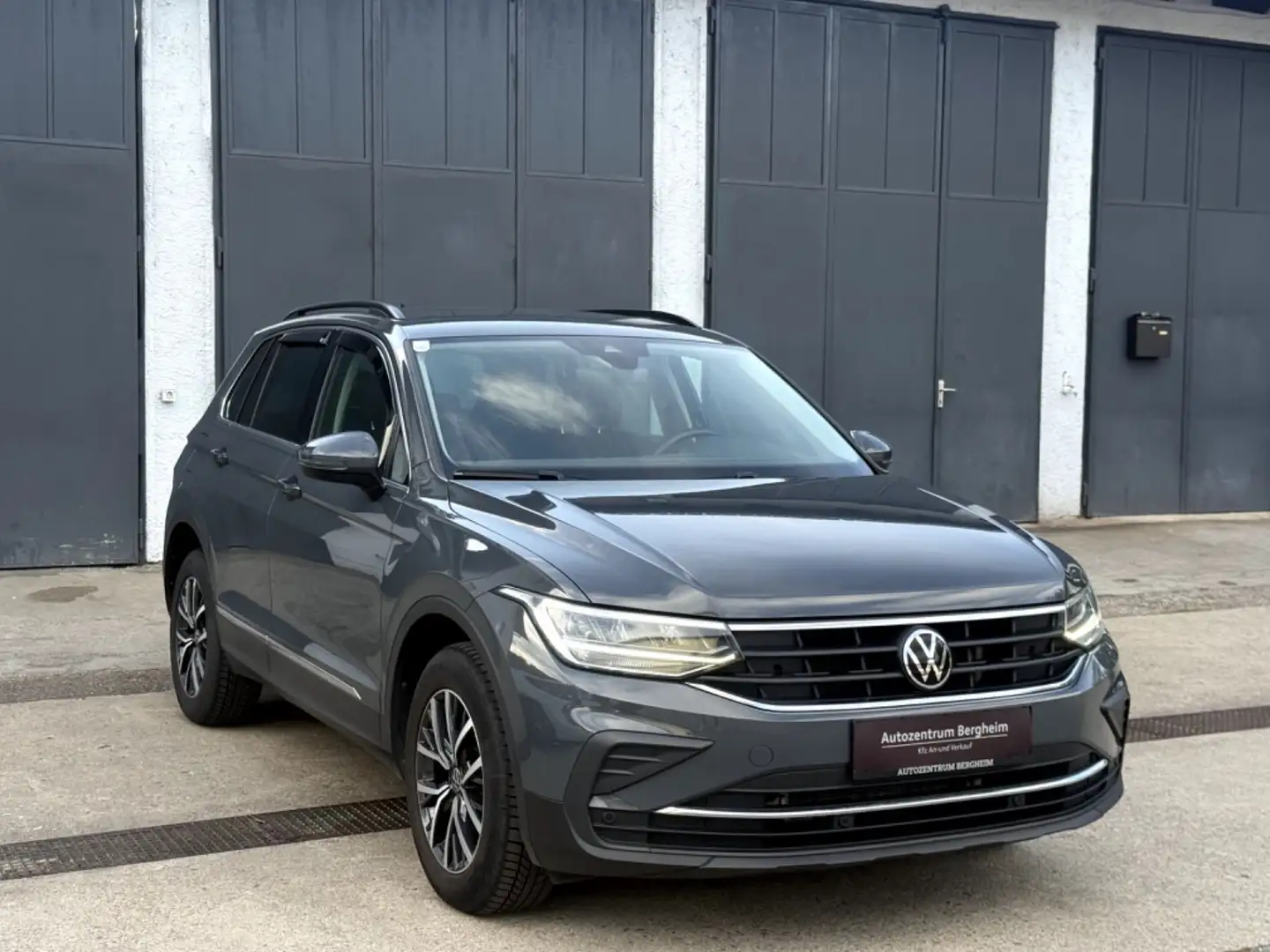 Volkswagen Tiguan 1,4 TSI eHybrid Life DSG Grau - 1