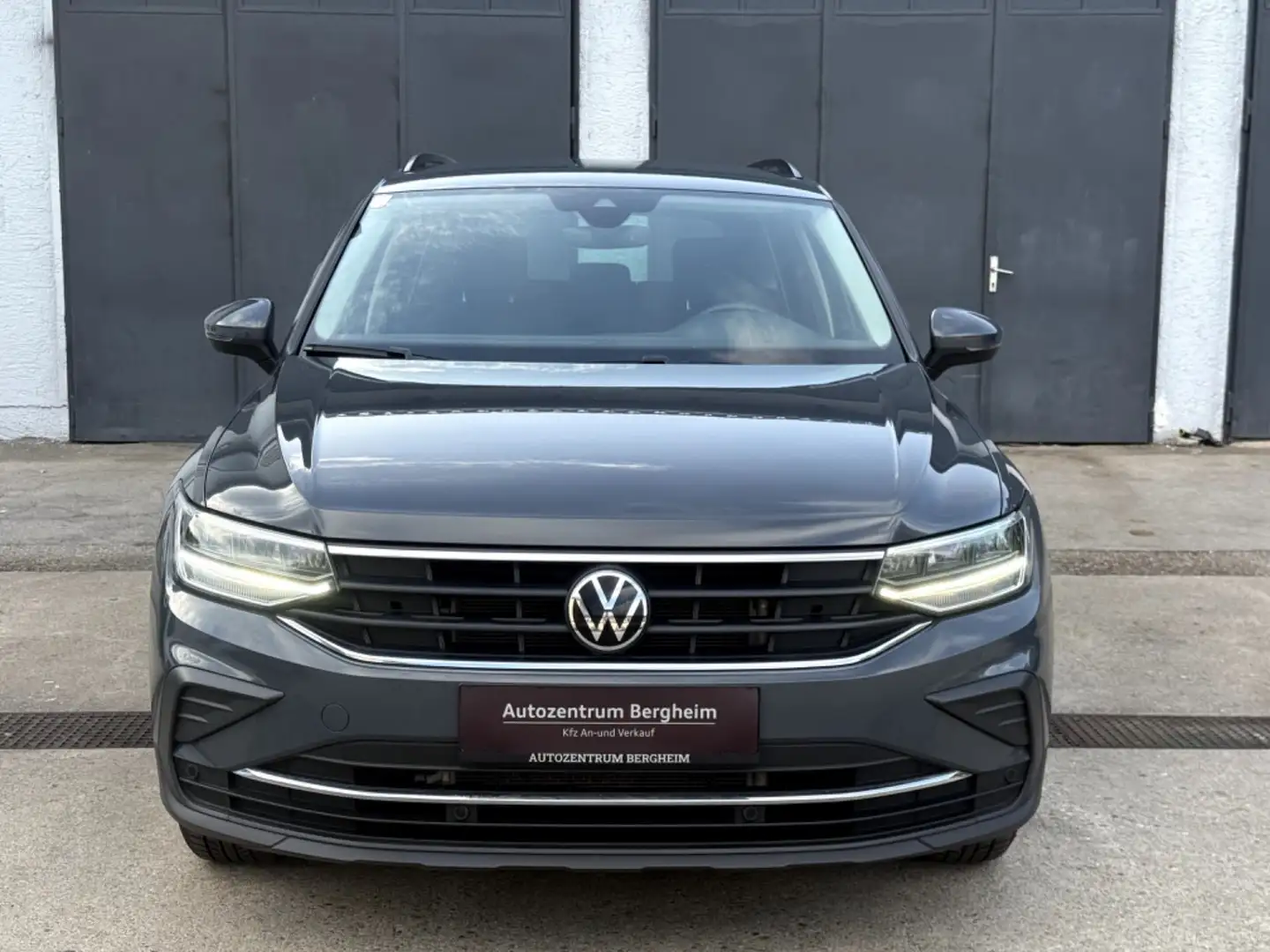Volkswagen Tiguan 1,4 TSI eHybrid Life DSG Grau - 2