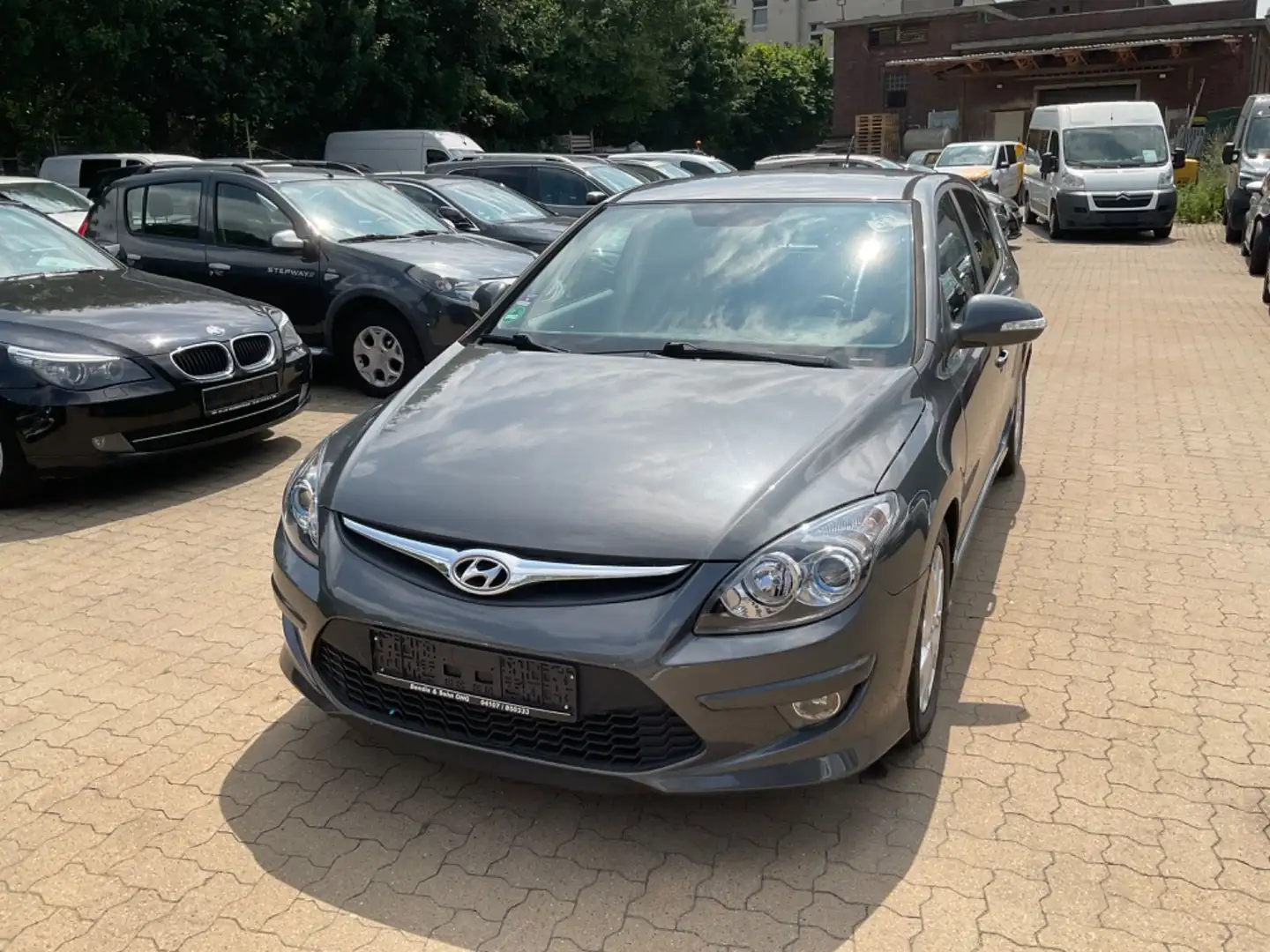 Hyundai i30 1.4 Comfort TÜV *06.2027* Gris - 2