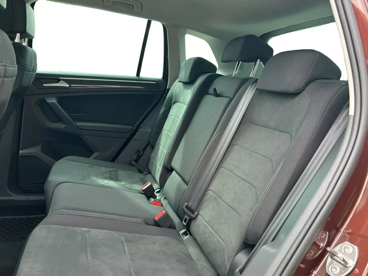 Volkswagen Tiguan 1.5 TSI ACT DSG Elegance IQ-LIGHT*NAV*SHZ*ACC*P... 17