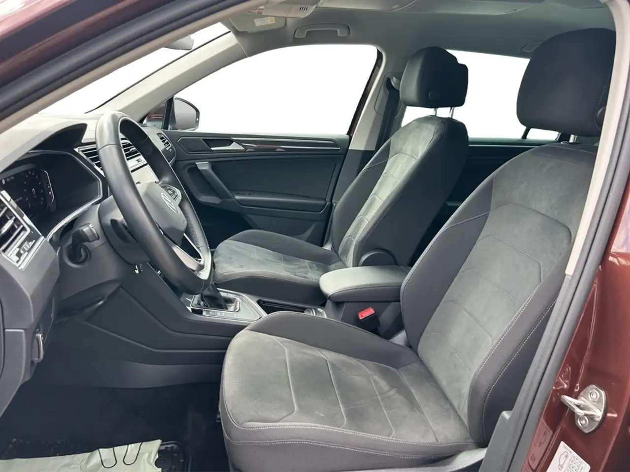 Volkswagen Tiguan 1.5 TSI ACT DSG Elegance IQ-LIGHT*NAV*SHZ*ACC*P... 11
