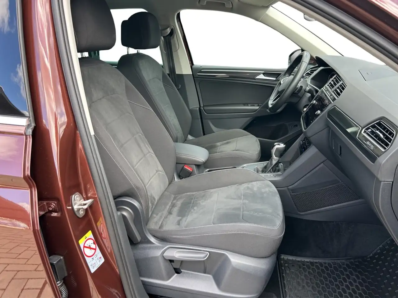 Volkswagen Tiguan 1.5 TSI ACT DSG Elegance IQ-LIGHT*NAV*SHZ*ACC*P... 10