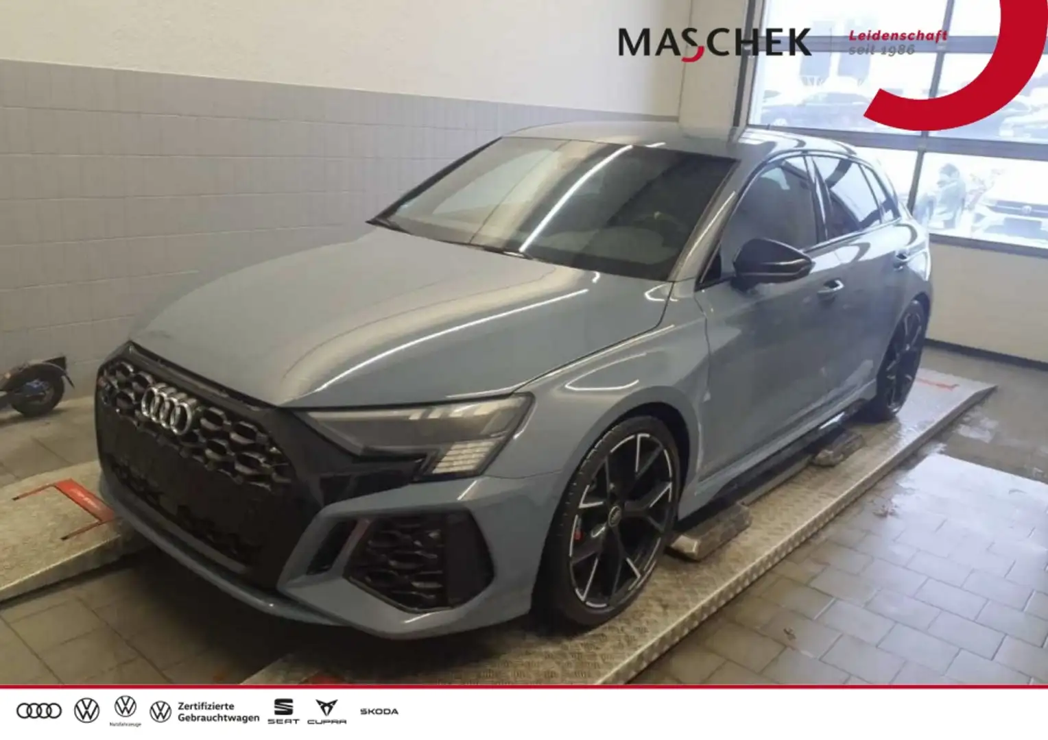 Audi RS3 Sportback Matrix RS-AGA Black Carbon PDC Sitzh Grau - 1