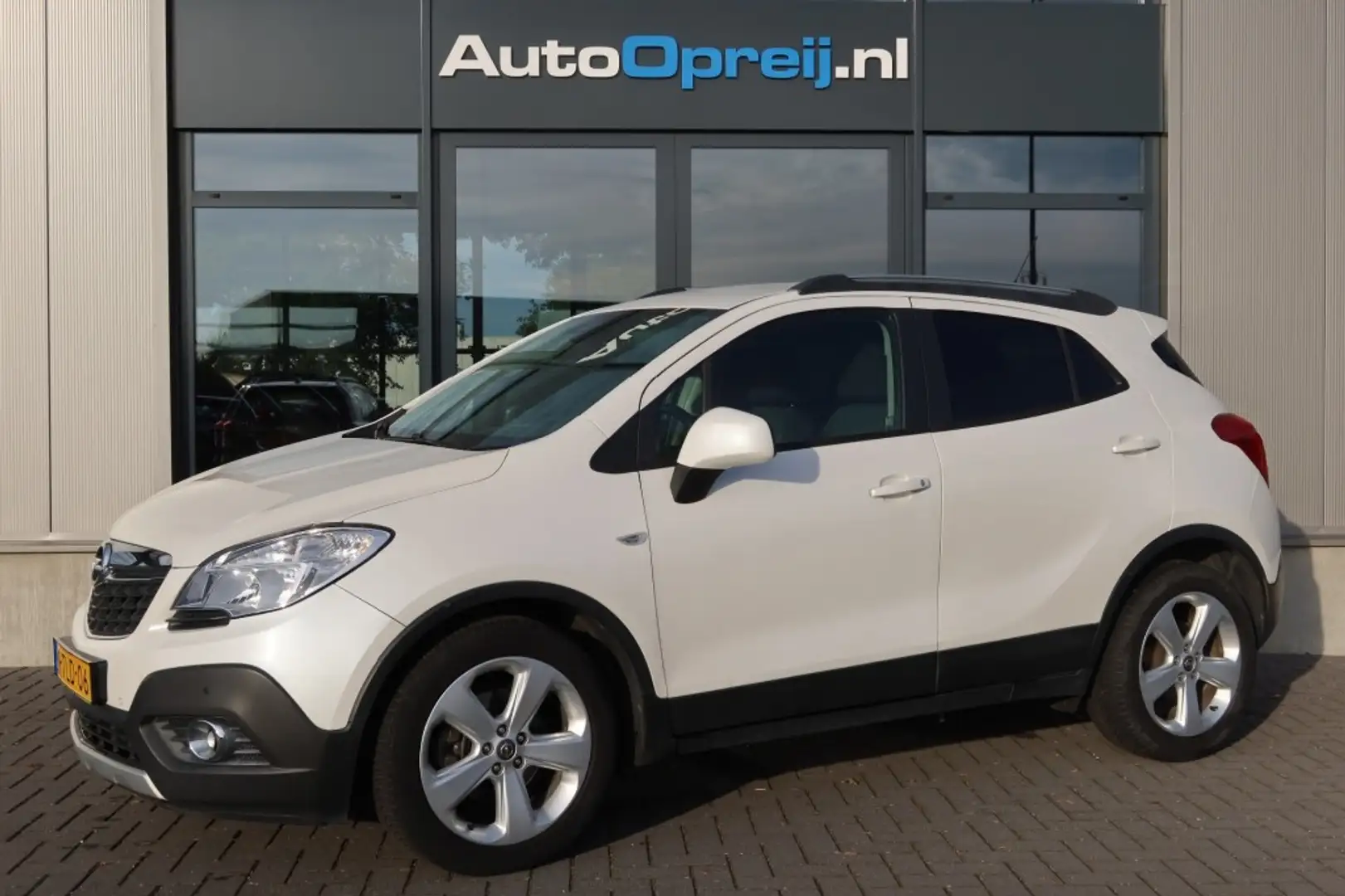 Opel Mokka 1.4 TURBO Cosmo 140pk Trekhaak, dealer onderhouden Wit - 1