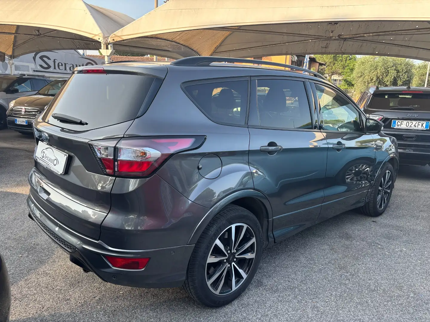 Ford Kuga 1.5 TDCI 120 CV S&S 2WD ST-Line Grau - 2