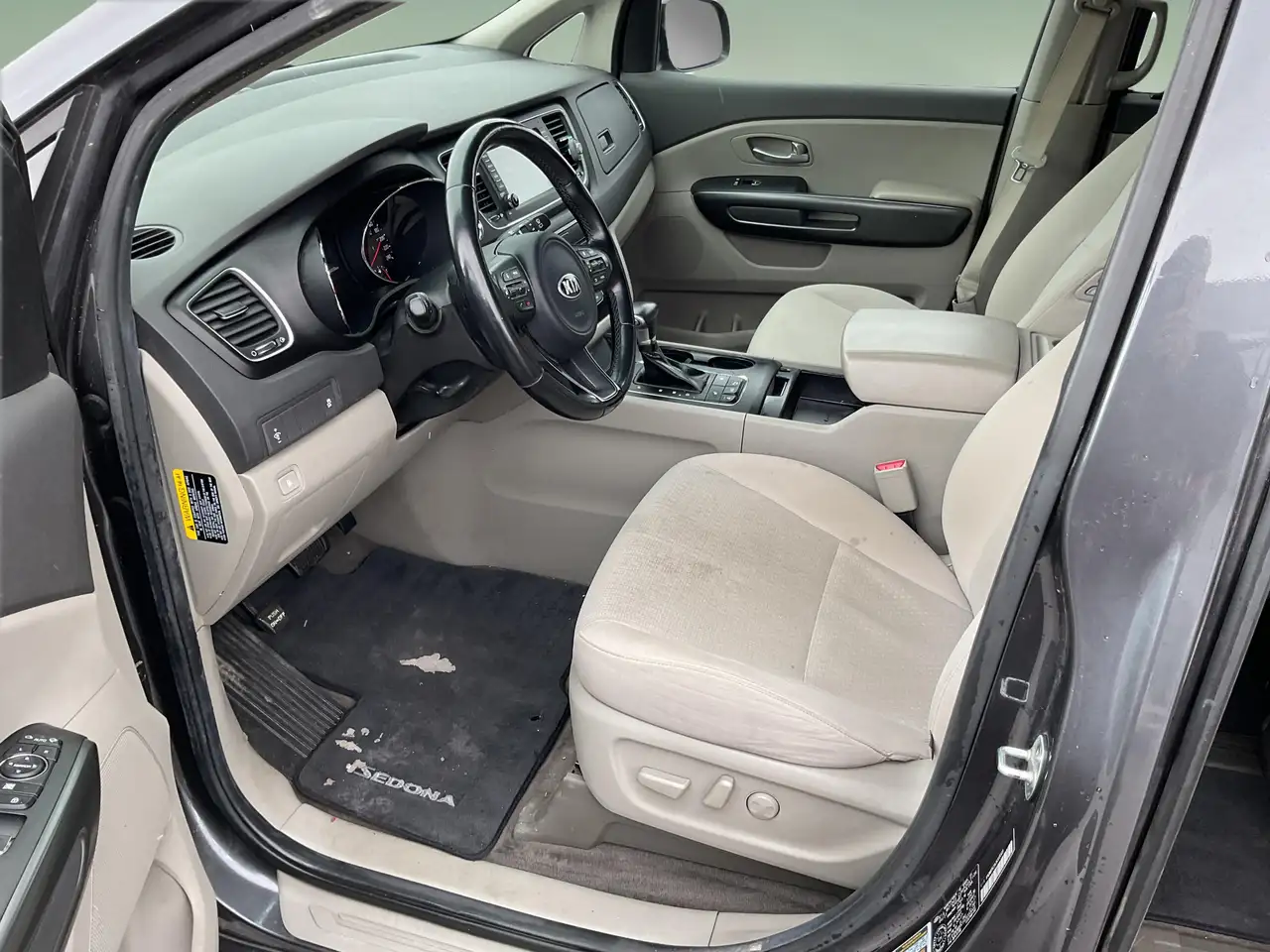 Kia Sedona снимка Kia Sedona