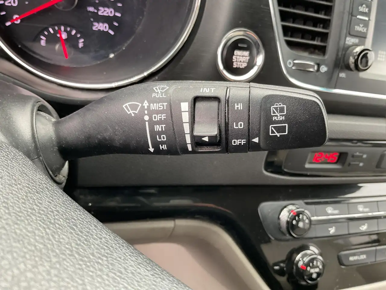 Kia Sedona снимка Kia Sedona