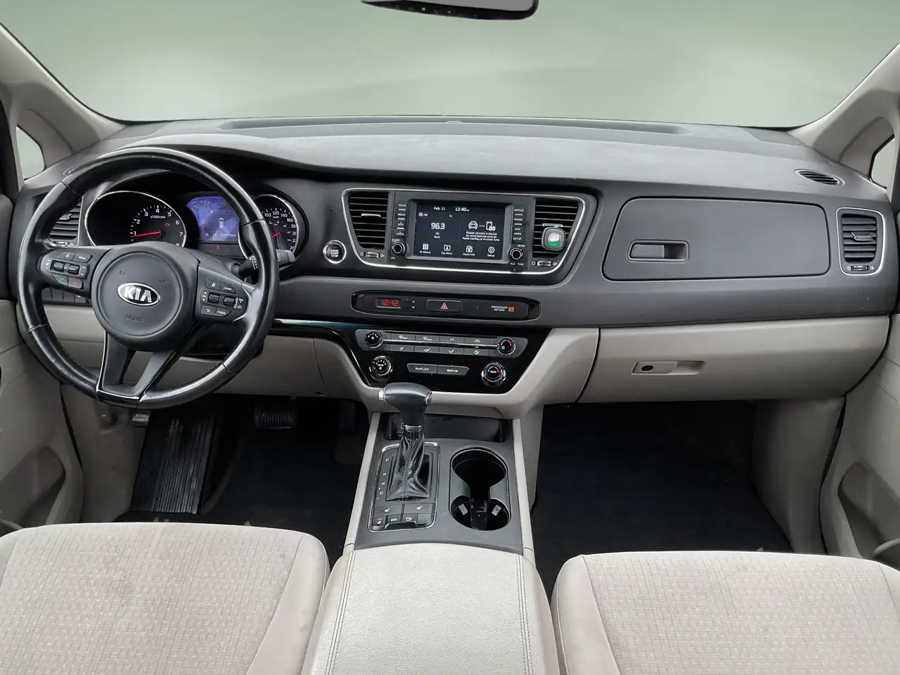 Kia Sedona снимка Kia Sedona