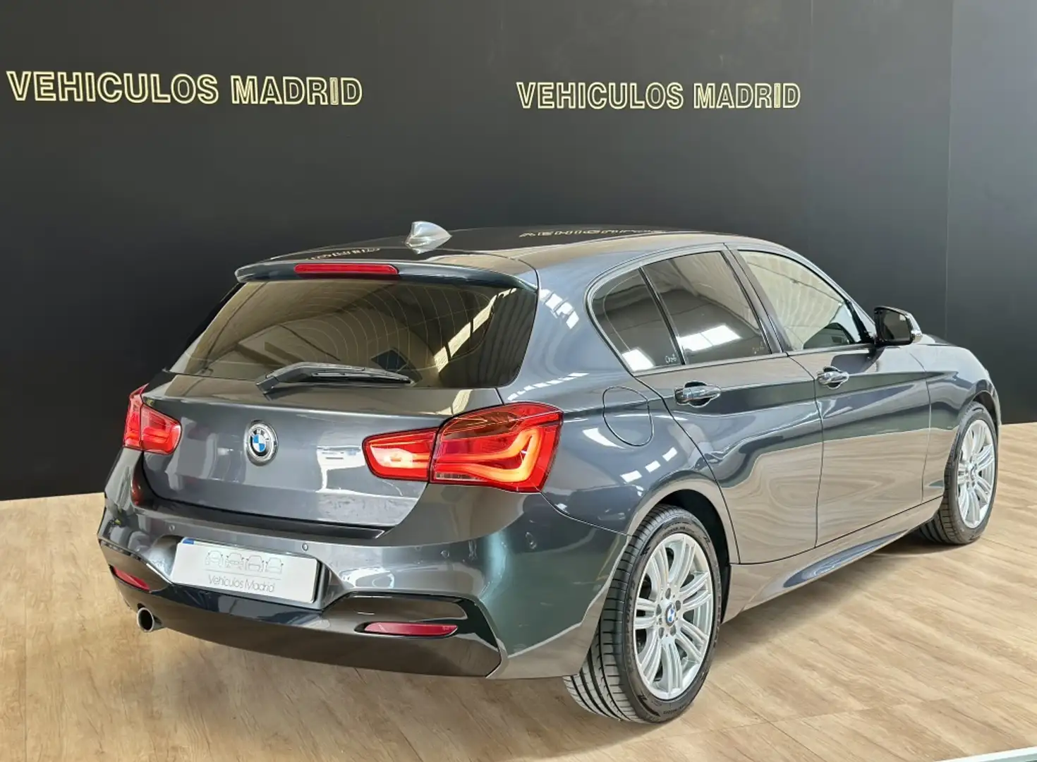 BMW 118 118dA Essential Plus M-Sport Edition Gris - 2