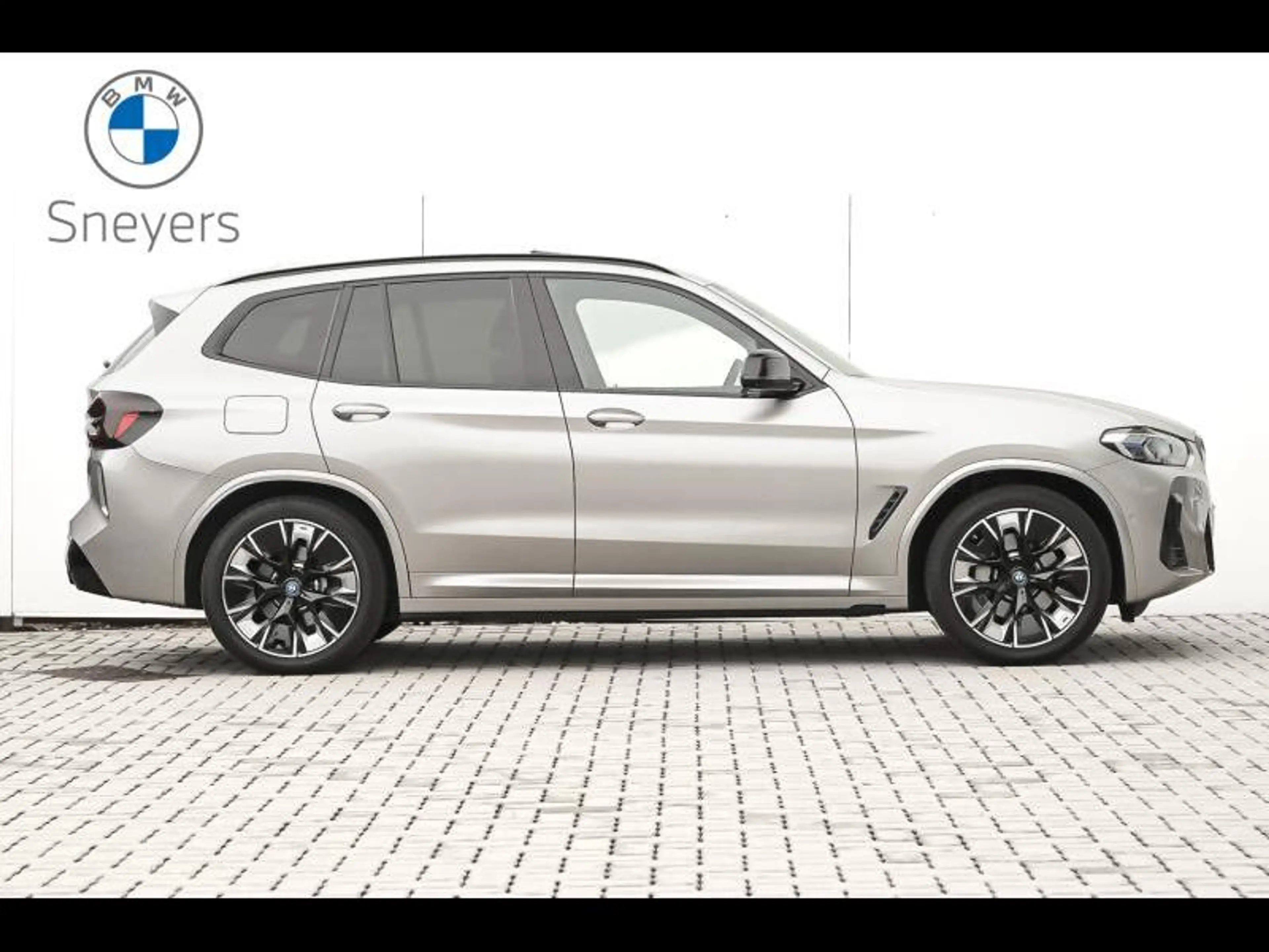 BMW iX3 — photo 3
