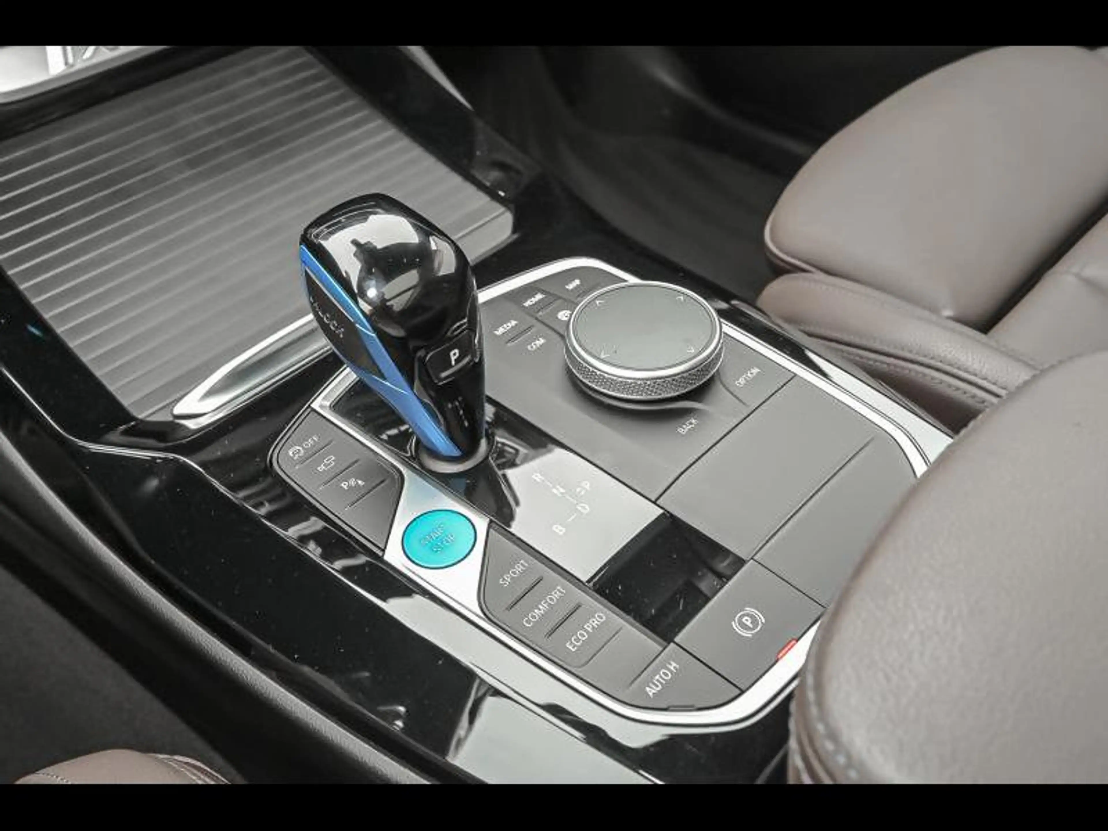 BMW iX3 — photo 10