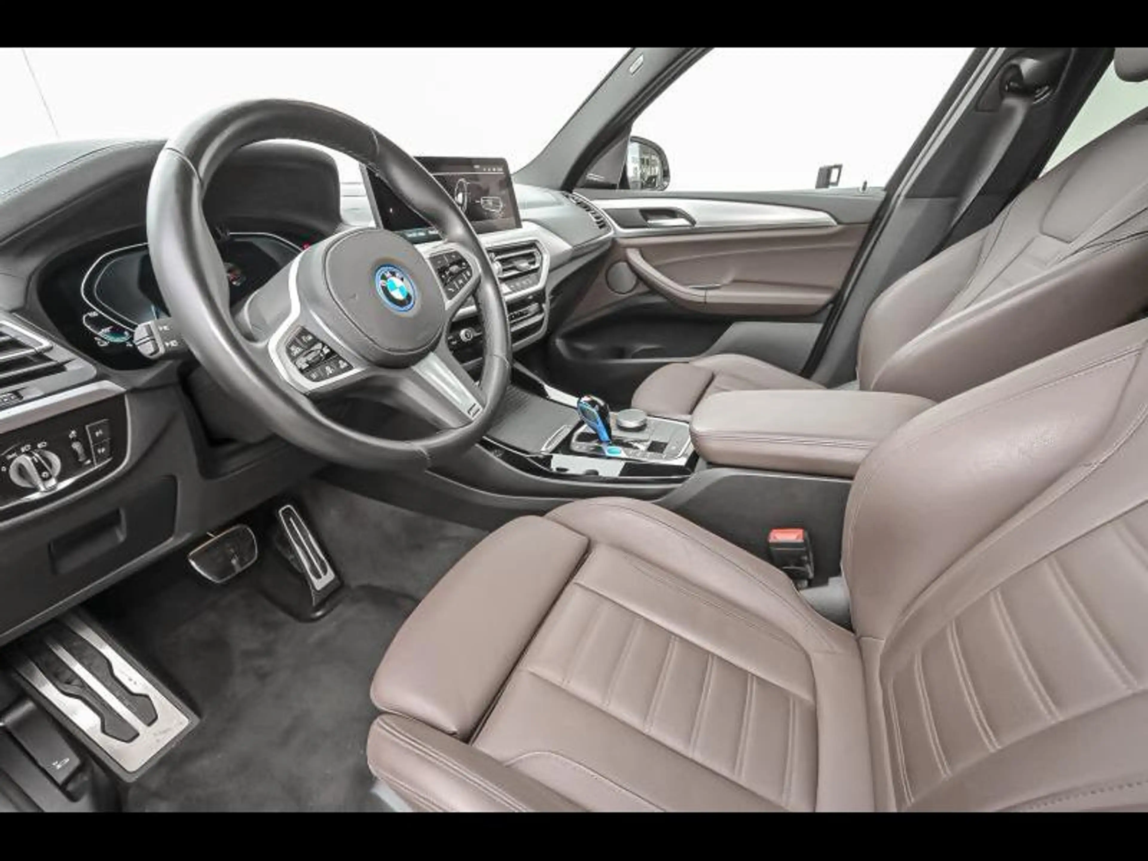 BMW iX3 — photo 6