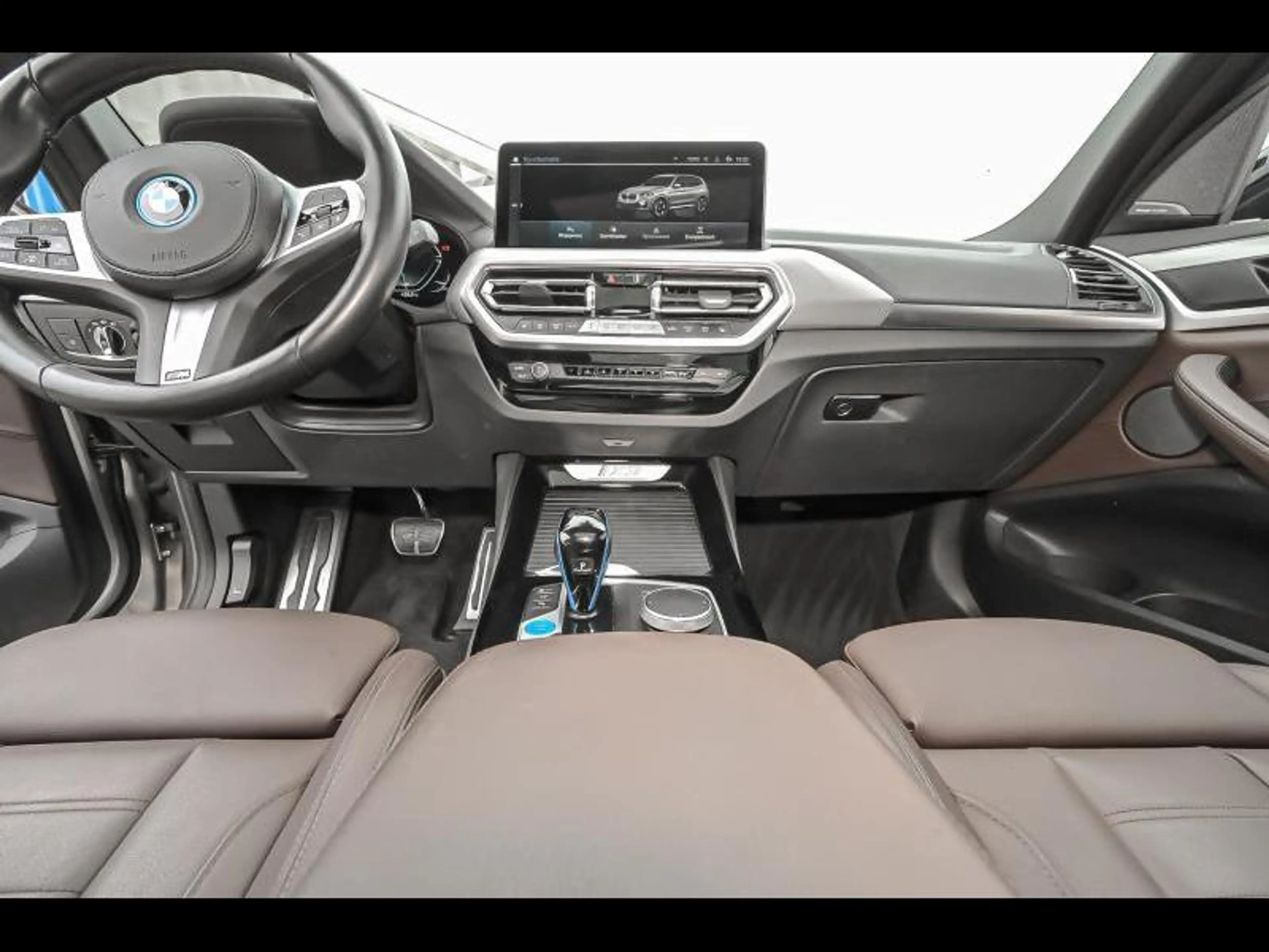 BMW iX3 — photo 7