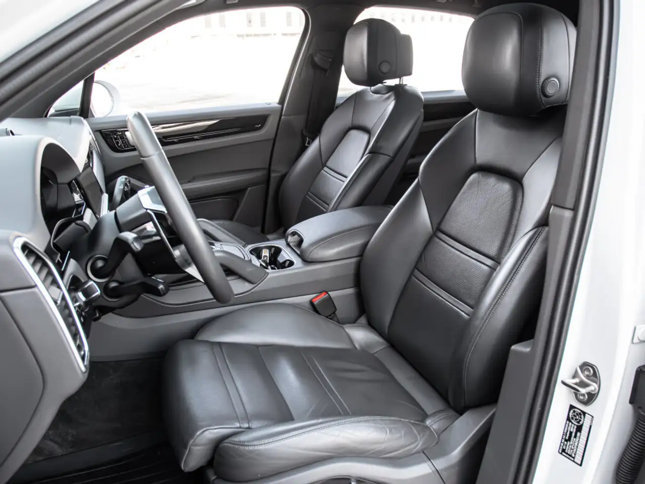 Porsche Cayenne снимка Porsche Cayenne