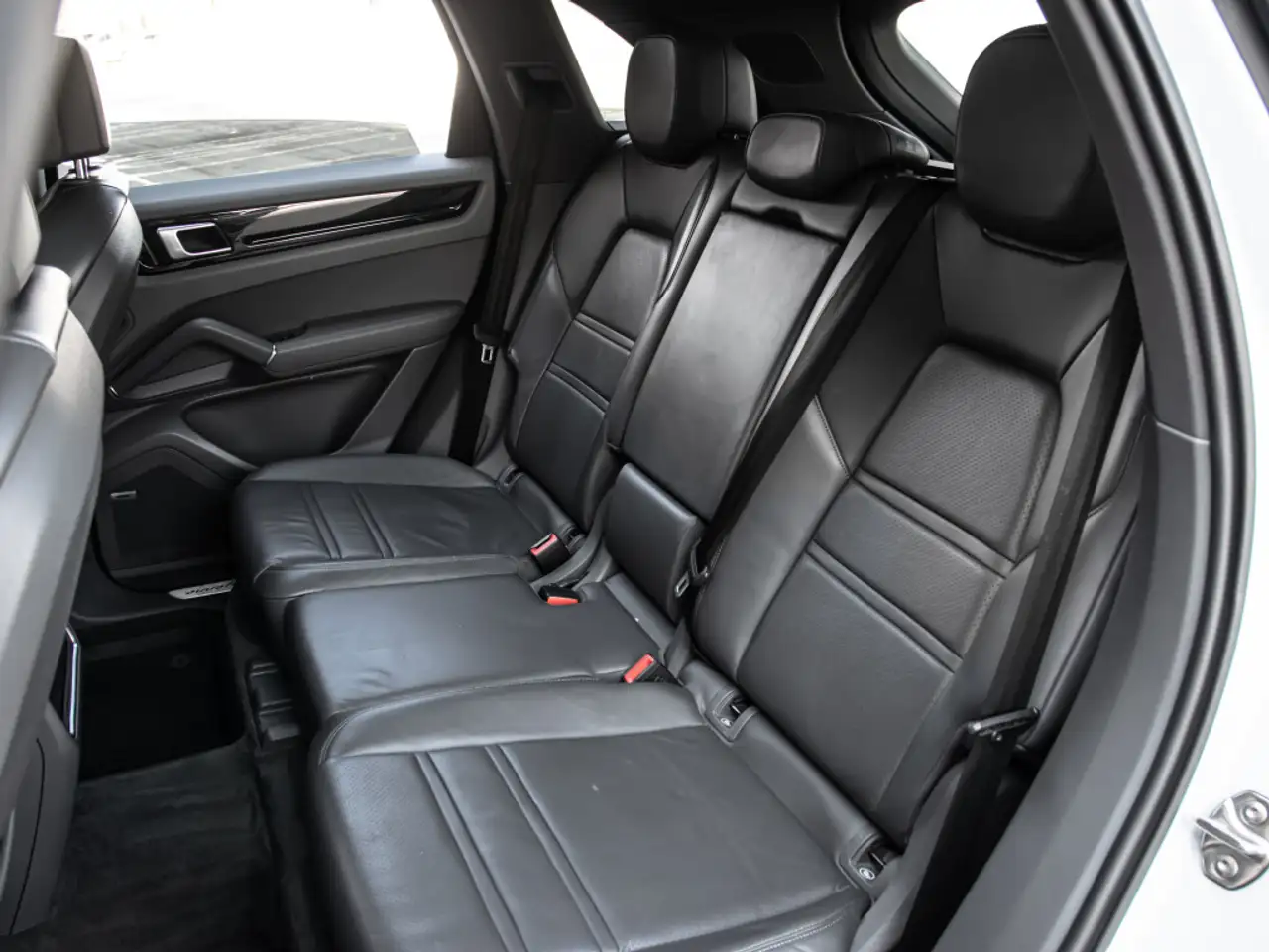 Porsche Cayenne снимка Porsche Cayenne